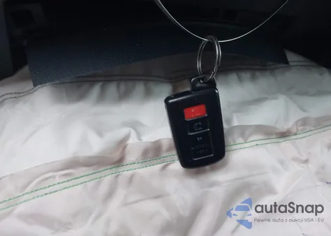 2018 Toyota Highlander Xle z USA, uszkodzony, nr VIN 5TDJZRFH9JS553627